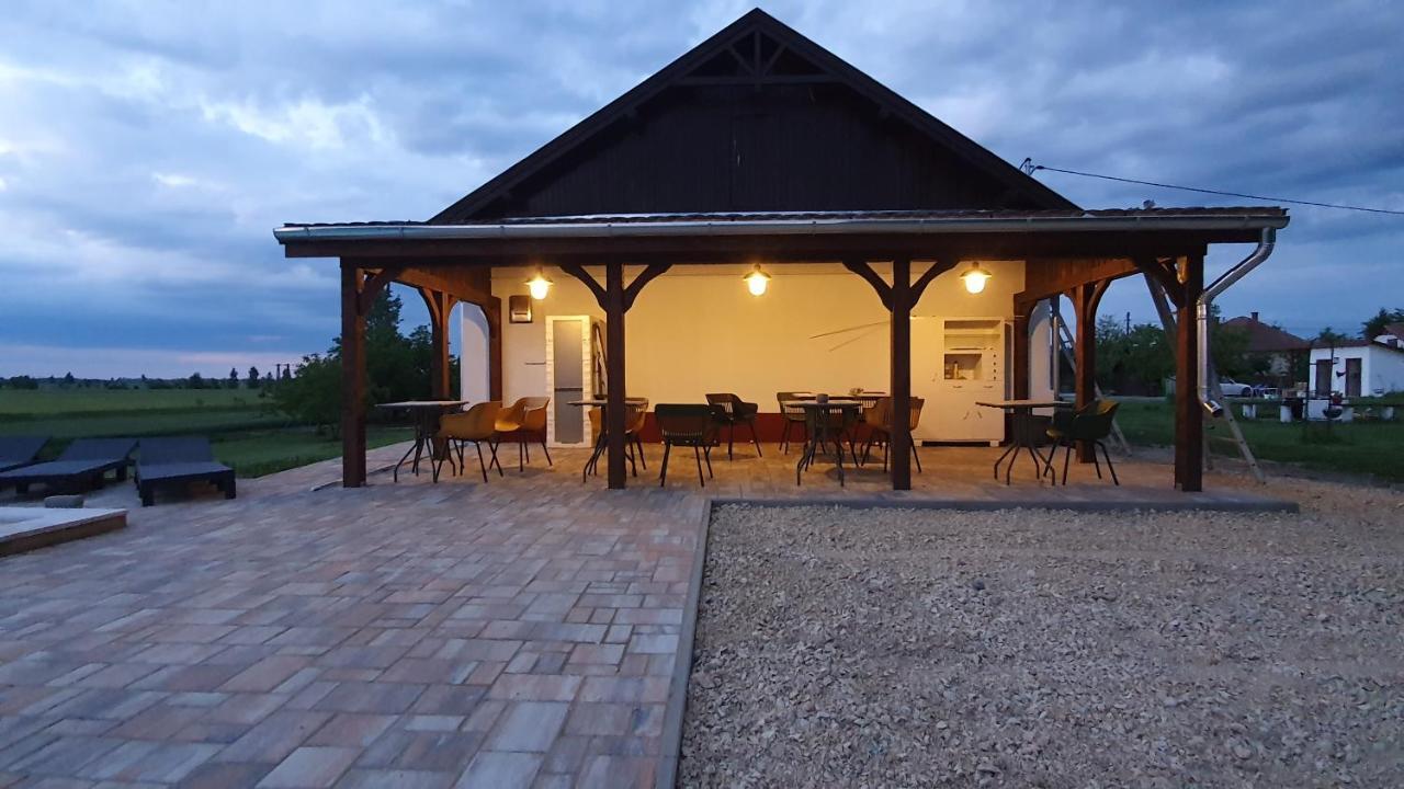 Tisza White House Bed & Breakfast Tiszaszolos Dış mekan fotoğraf