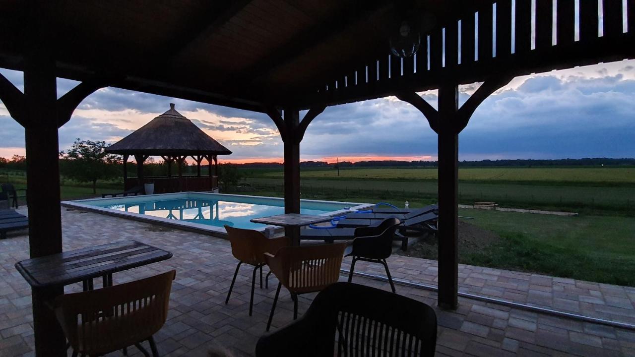 Tisza White House Bed & Breakfast Tiszaszolos Dış mekan fotoğraf
