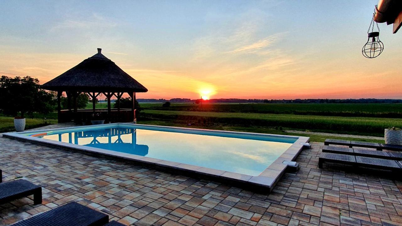 Tisza White House Bed & Breakfast Tiszaszolos Dış mekan fotoğraf