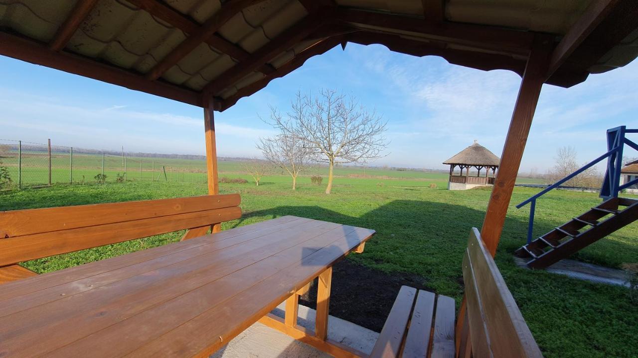 Tisza White House Bed & Breakfast Tiszaszolos Dış mekan fotoğraf