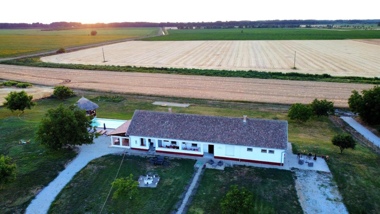 Tisza White House Bed & Breakfast Tiszaszolos Dış mekan fotoğraf